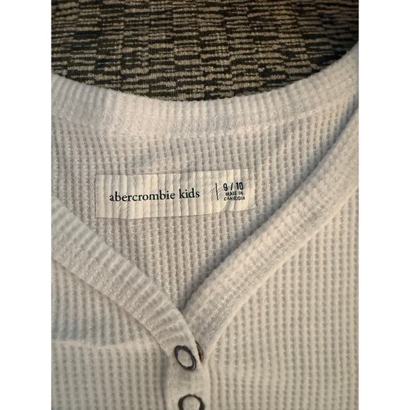 🧸 Abercrombie Kids White Waffle Knit Henley Tee | Size 9/10 - Picture 3 of 5